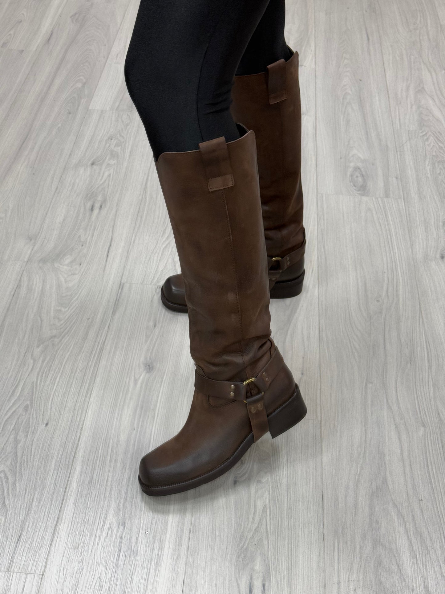 Biker in Nabuk Moro con Fibbia - Divine Follie