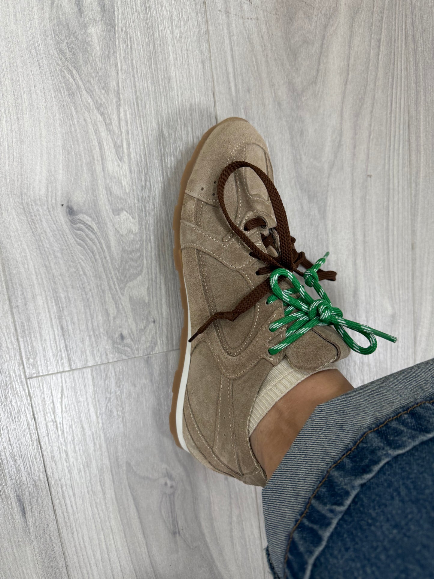 Divine Follie Sneakers Scamosciate Taupe