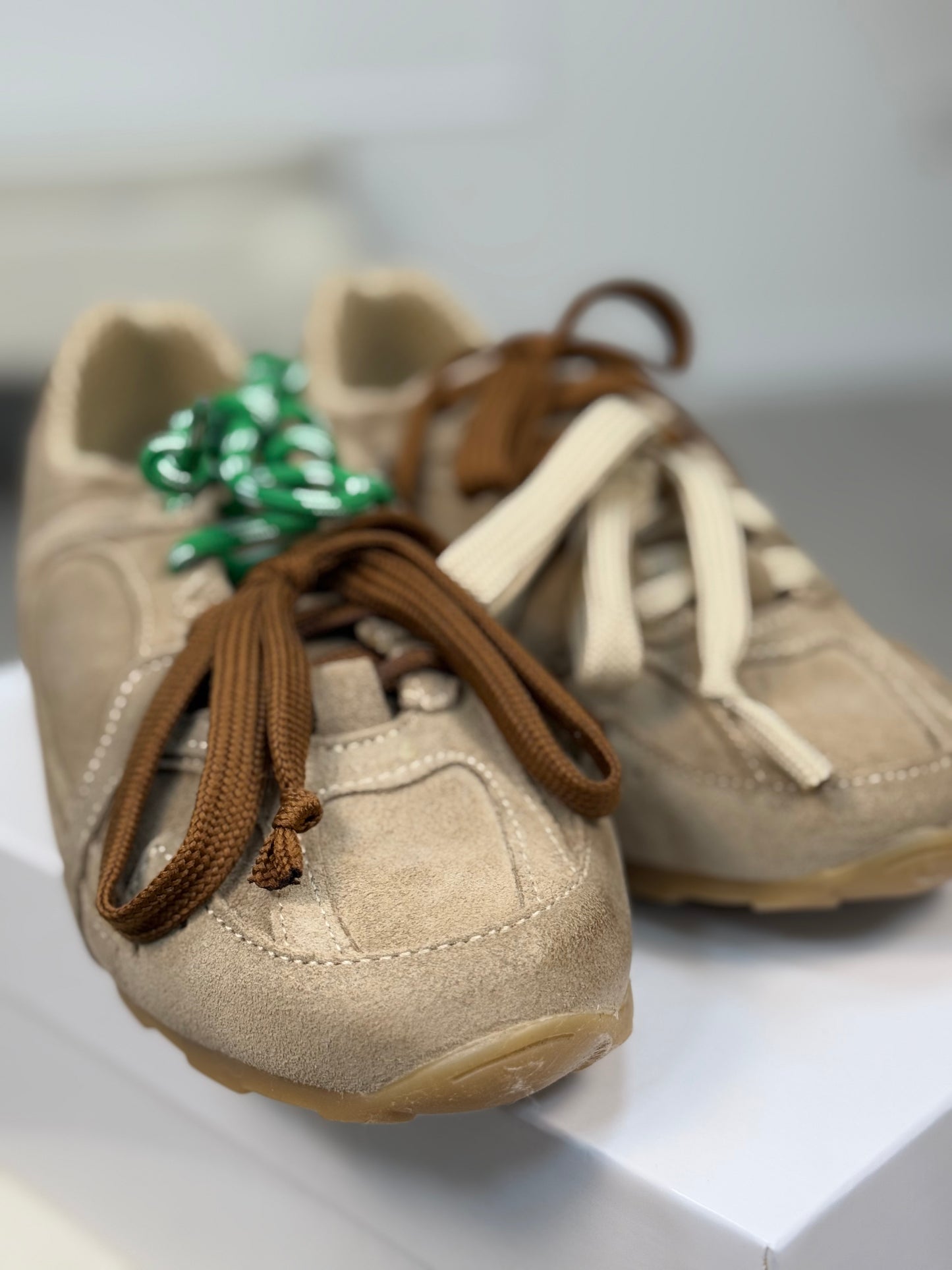 Divine Follie Sneakers Scamosciate Taupe