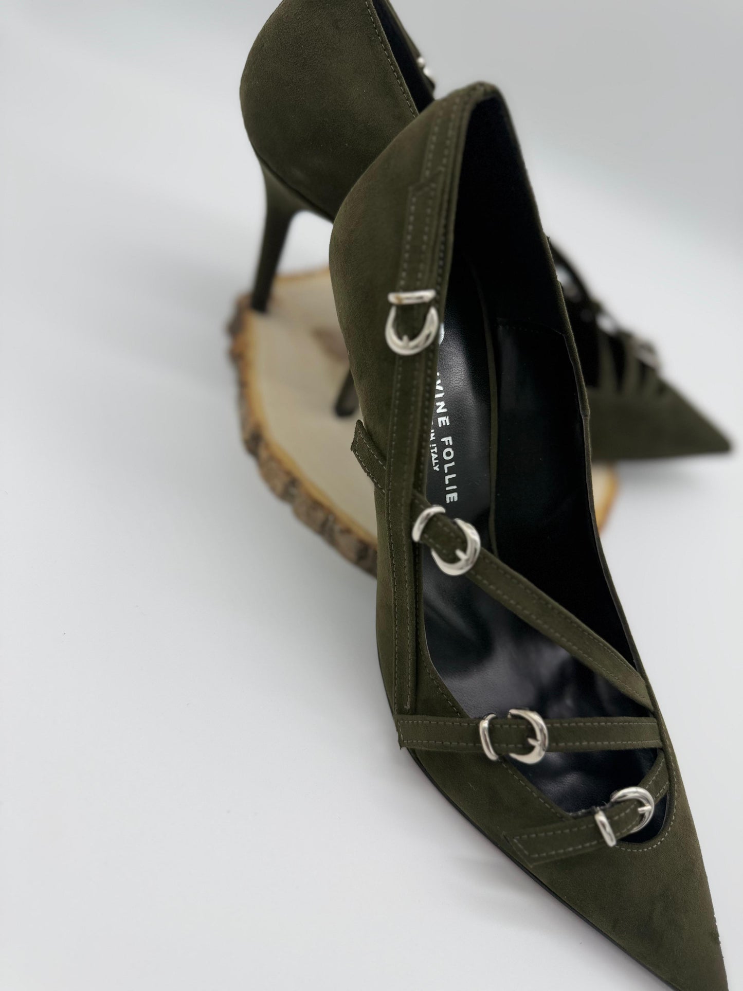 Décolleté Scamosciata Verde Con Fibbie
