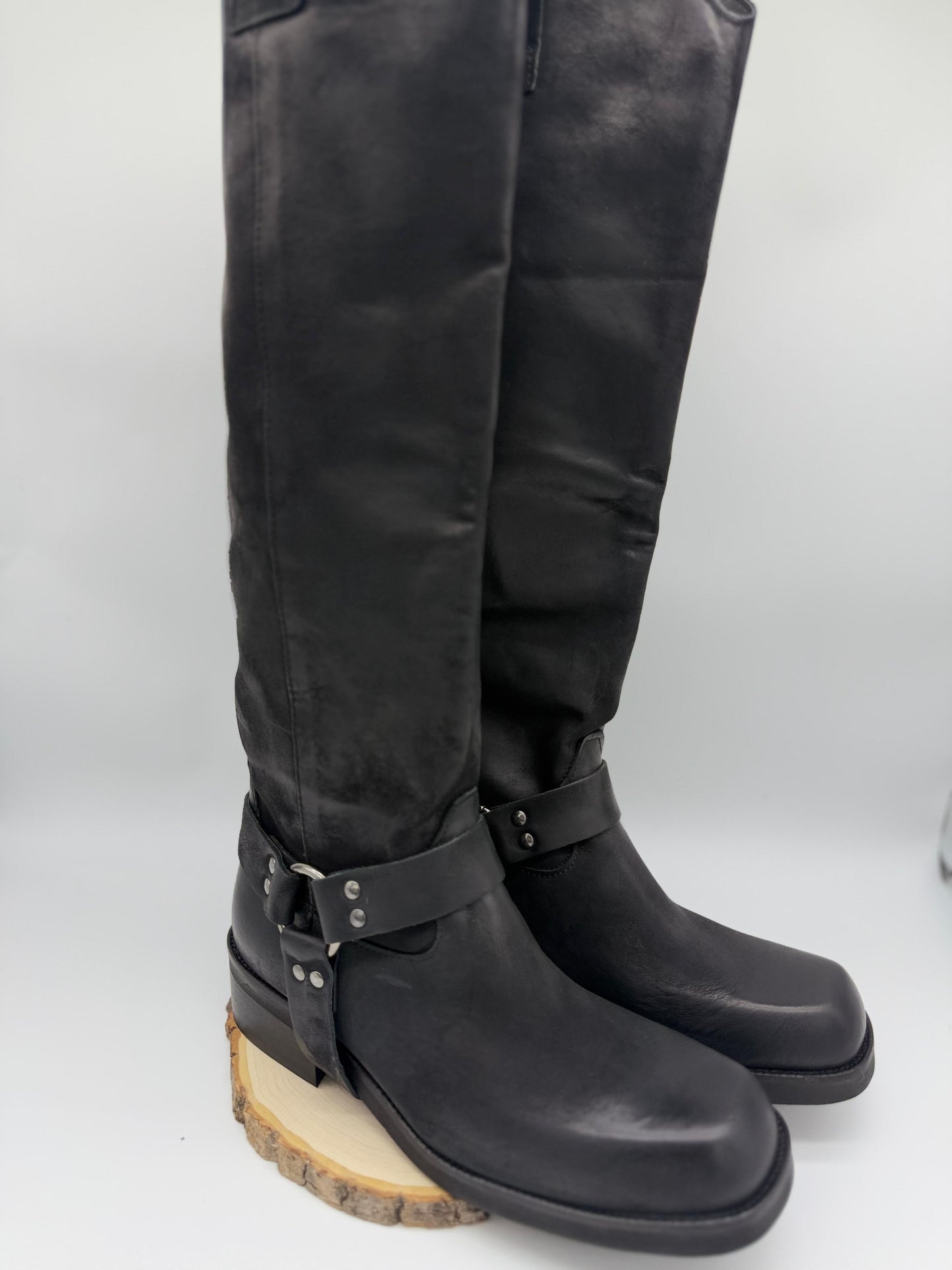 Biker in Nabuk Nero con Fibbia - Divine Follie