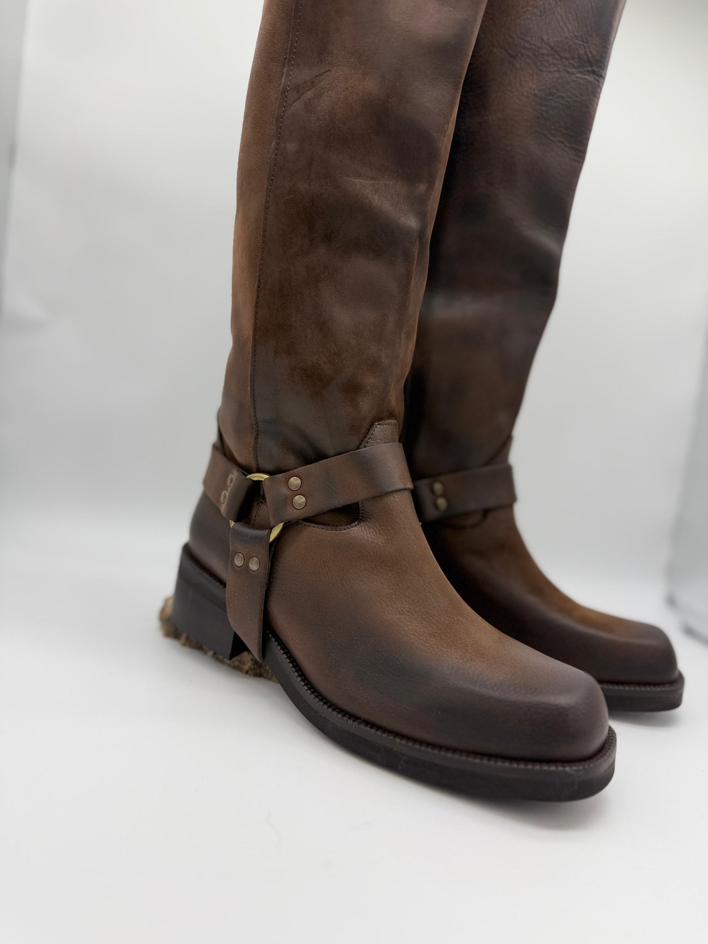 Biker in Nabuk Moro con Fibbia - Divine Follie