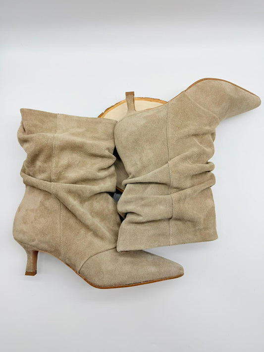 Stivaletto in Camoscio Beige – Divine Follie