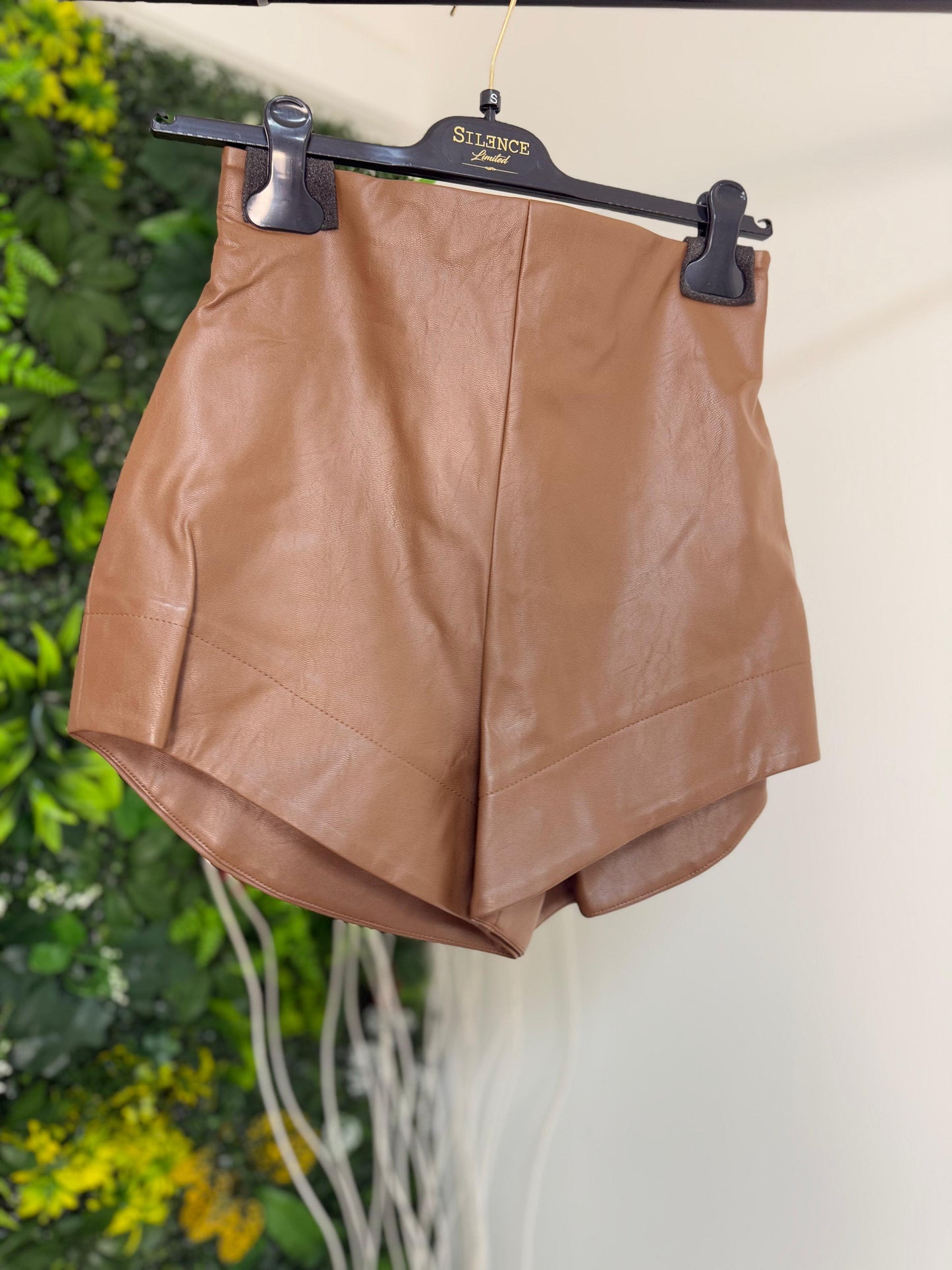 Short In Ecopelle Silence Limited