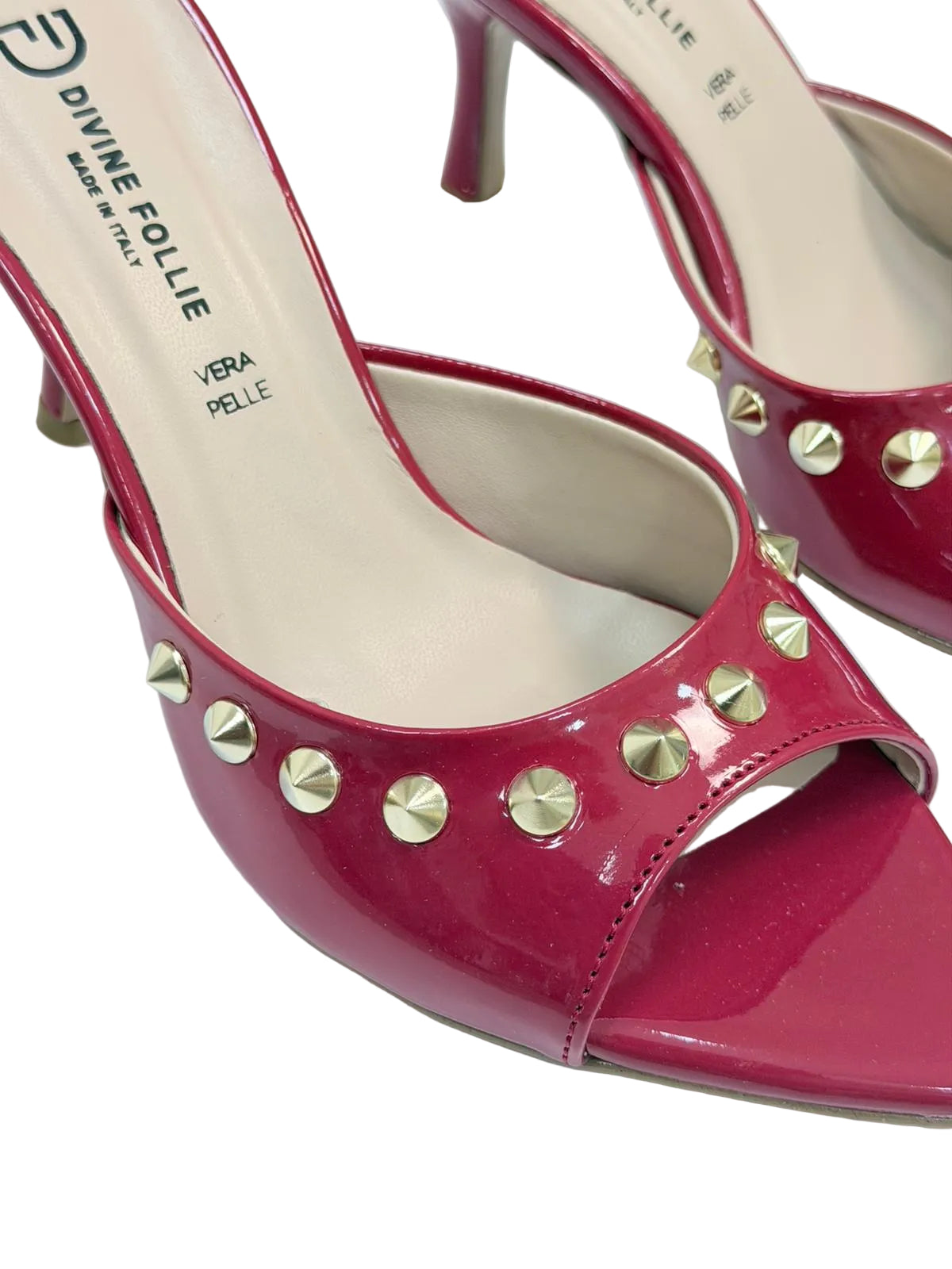 Sandali Divine Follie in Vernice Rossa con Borchie