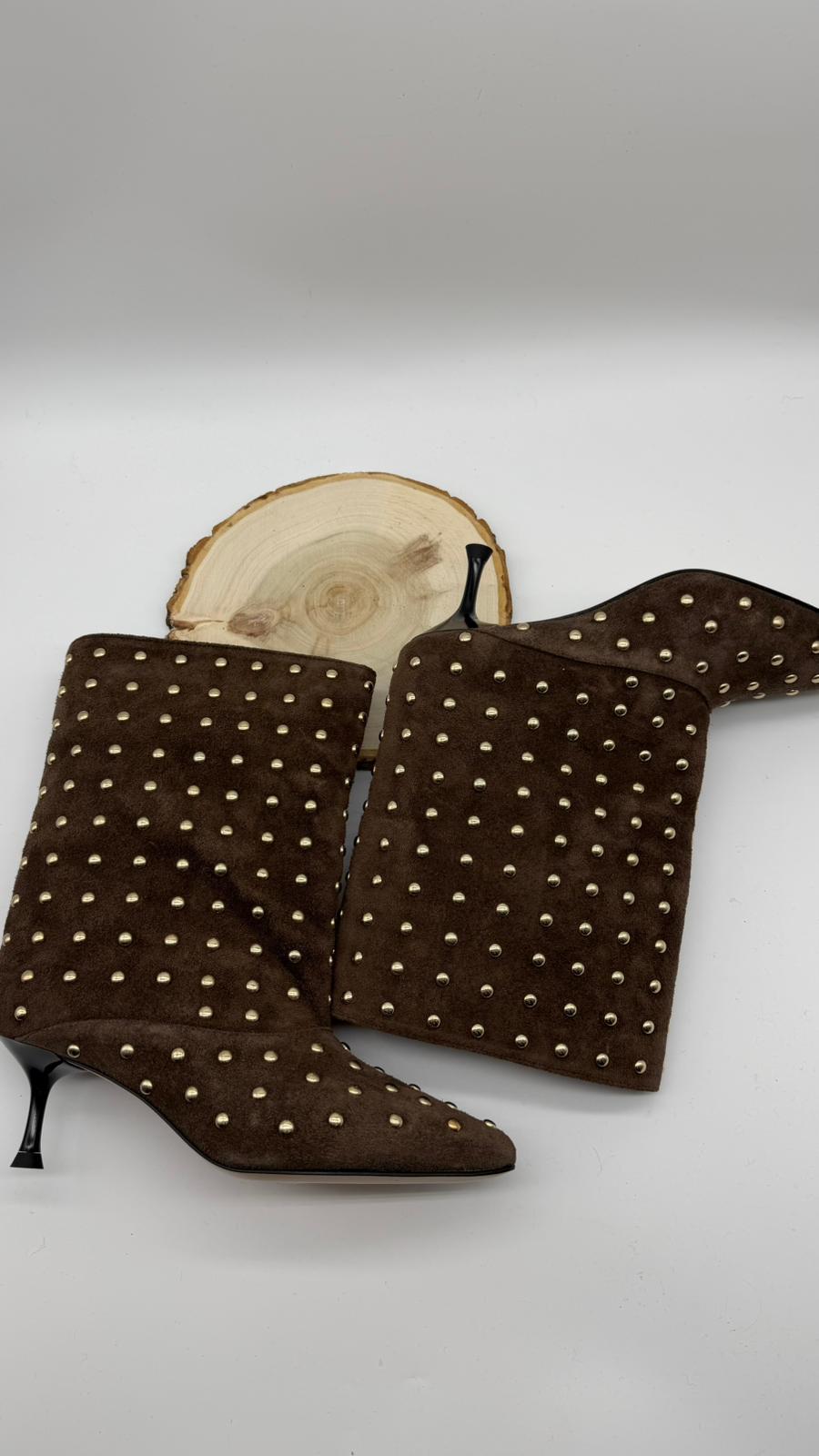 Tronchetto in crosta moro con borchie oro - Divine Follie