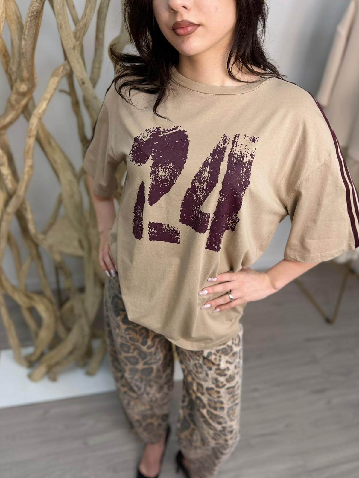 Souvenir T-shirt Donna Colore Cammello Stile Varsity