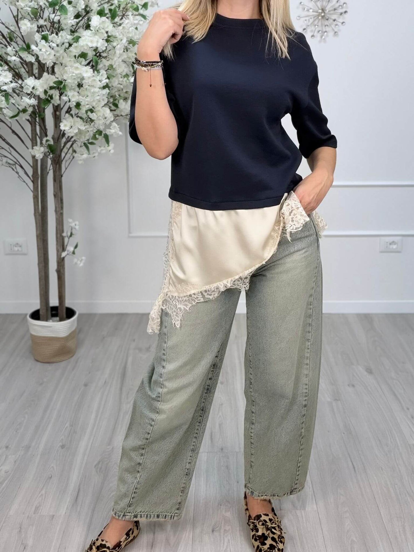 Haveone T-shirt Donna Raso e Pizzo Asimmetrico
