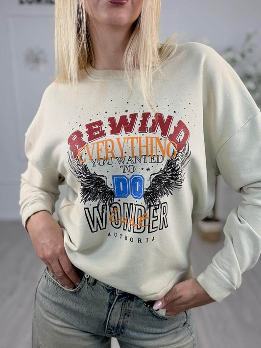 Felpa Scritta Rewind - Haveone indossata, design con scritta colorata e grafica di ali, taglia unica.
