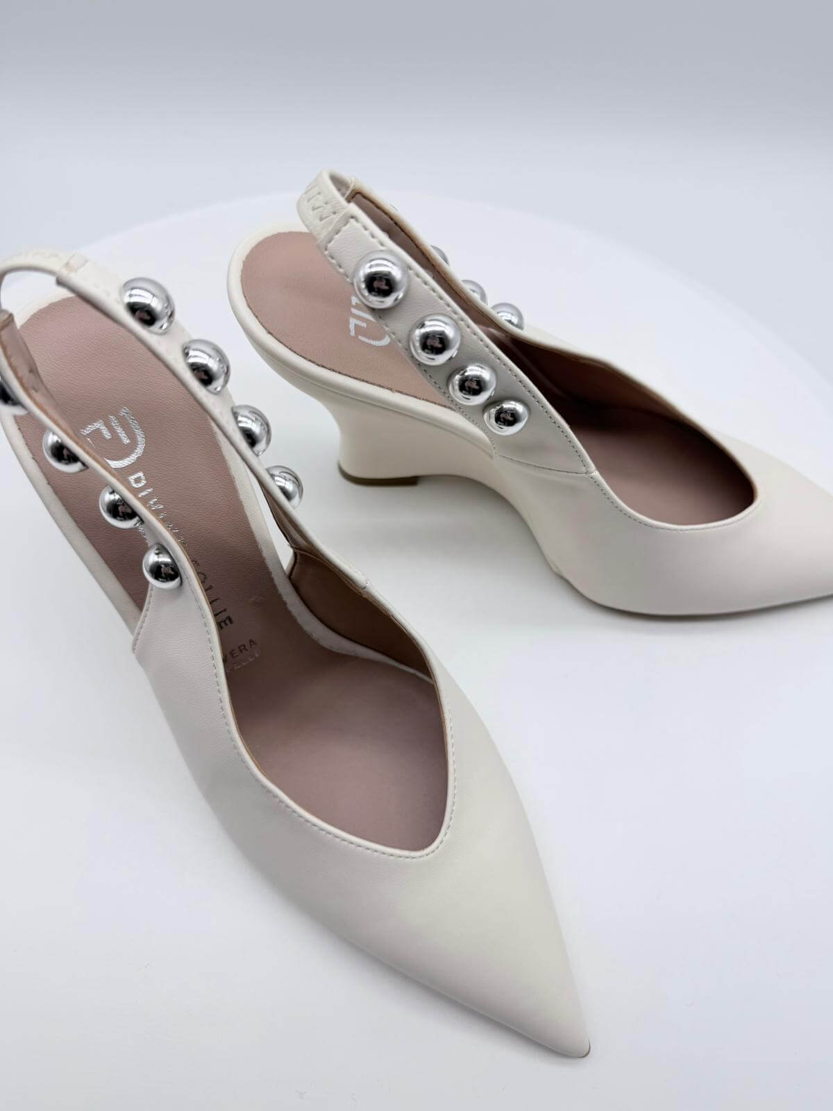 Divine Follie Slingback Donna Off White con Borchie