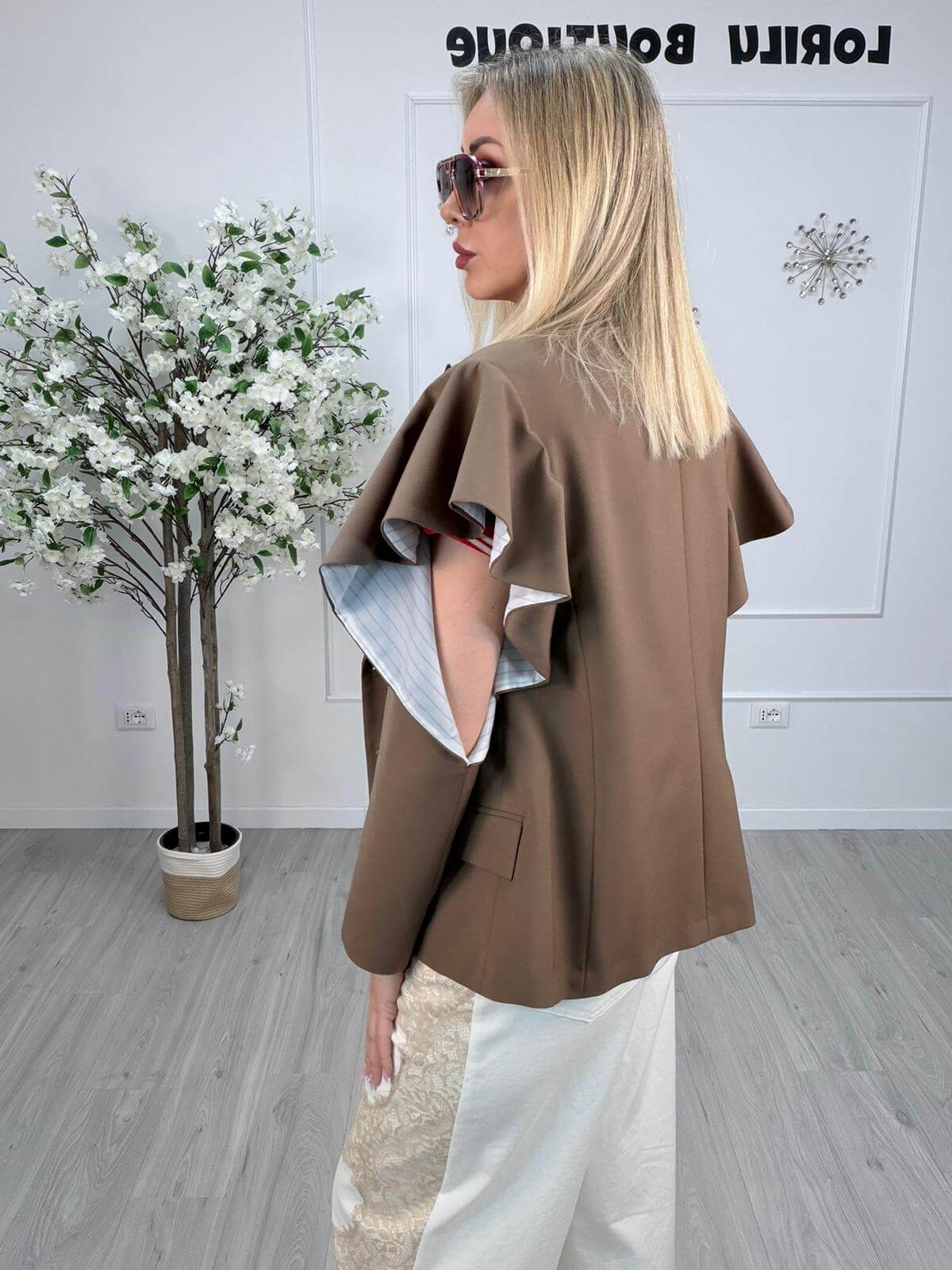 Vicolo Giacca Donna Marrone con Rouches sulle Spalle