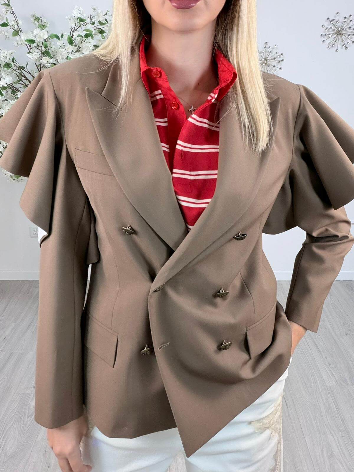 Vicolo Giacca Donna Marrone con Rouches sulle Spalle