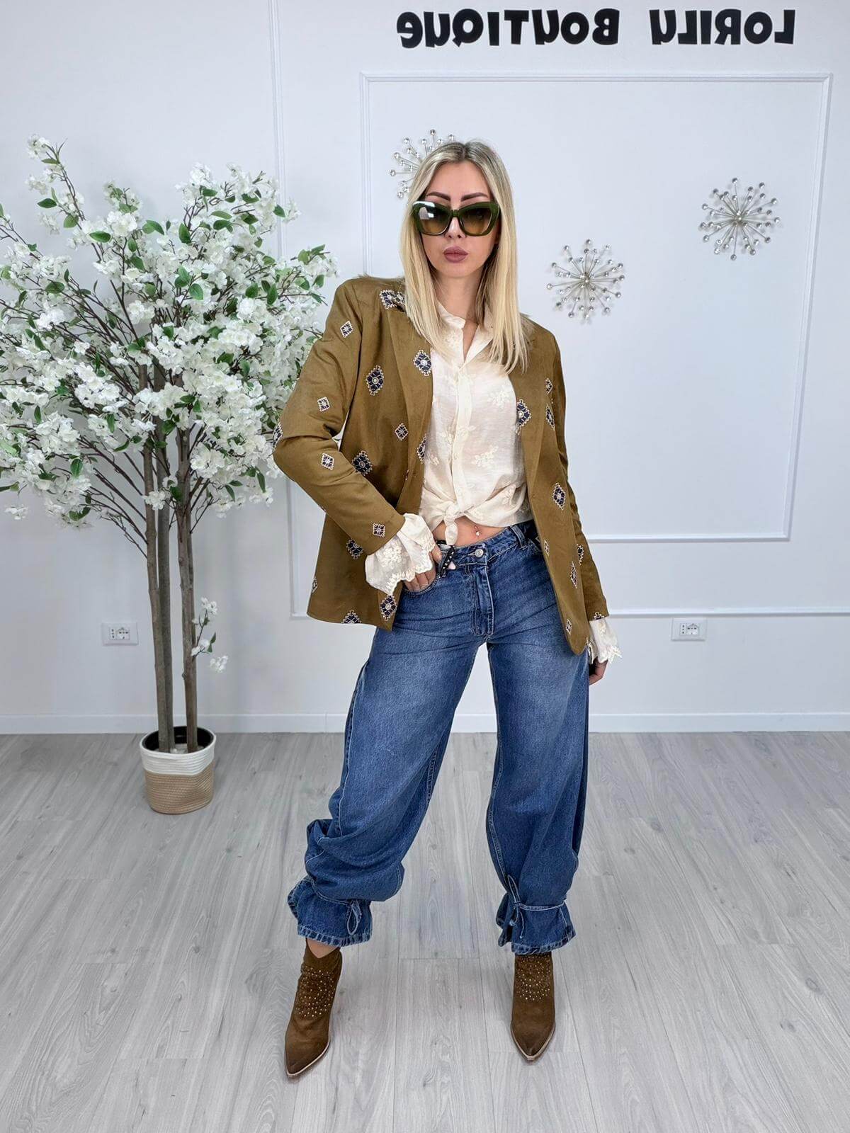 Blazer Susy Mix in Suede con Ricami Etnici – Color Cuoio