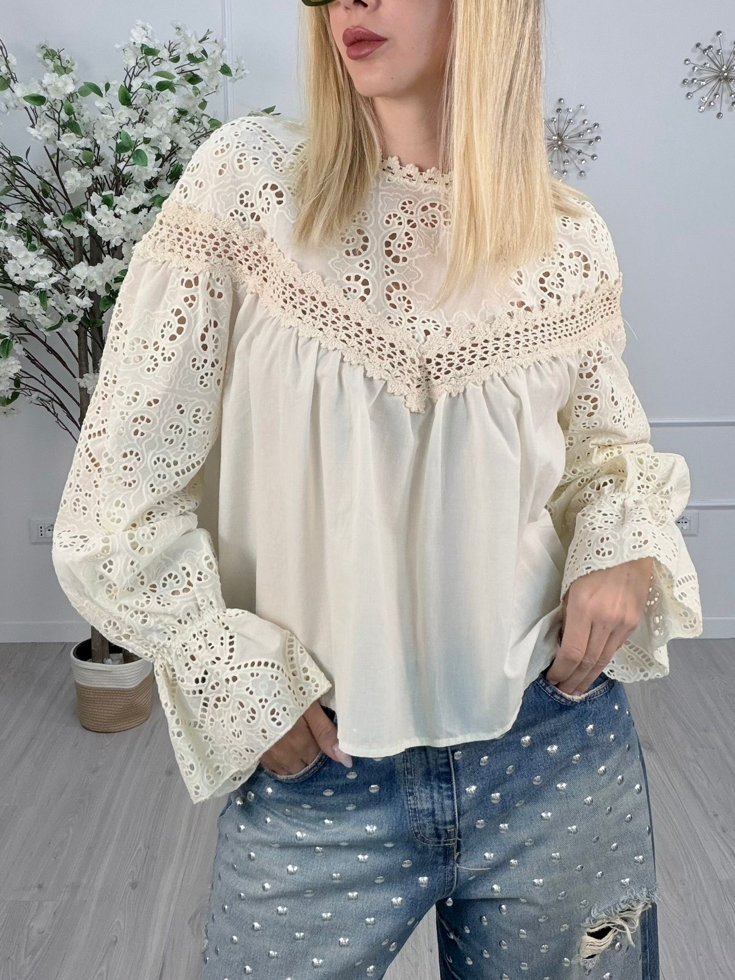 Camicia Tensione in cotone con pizzo – panna