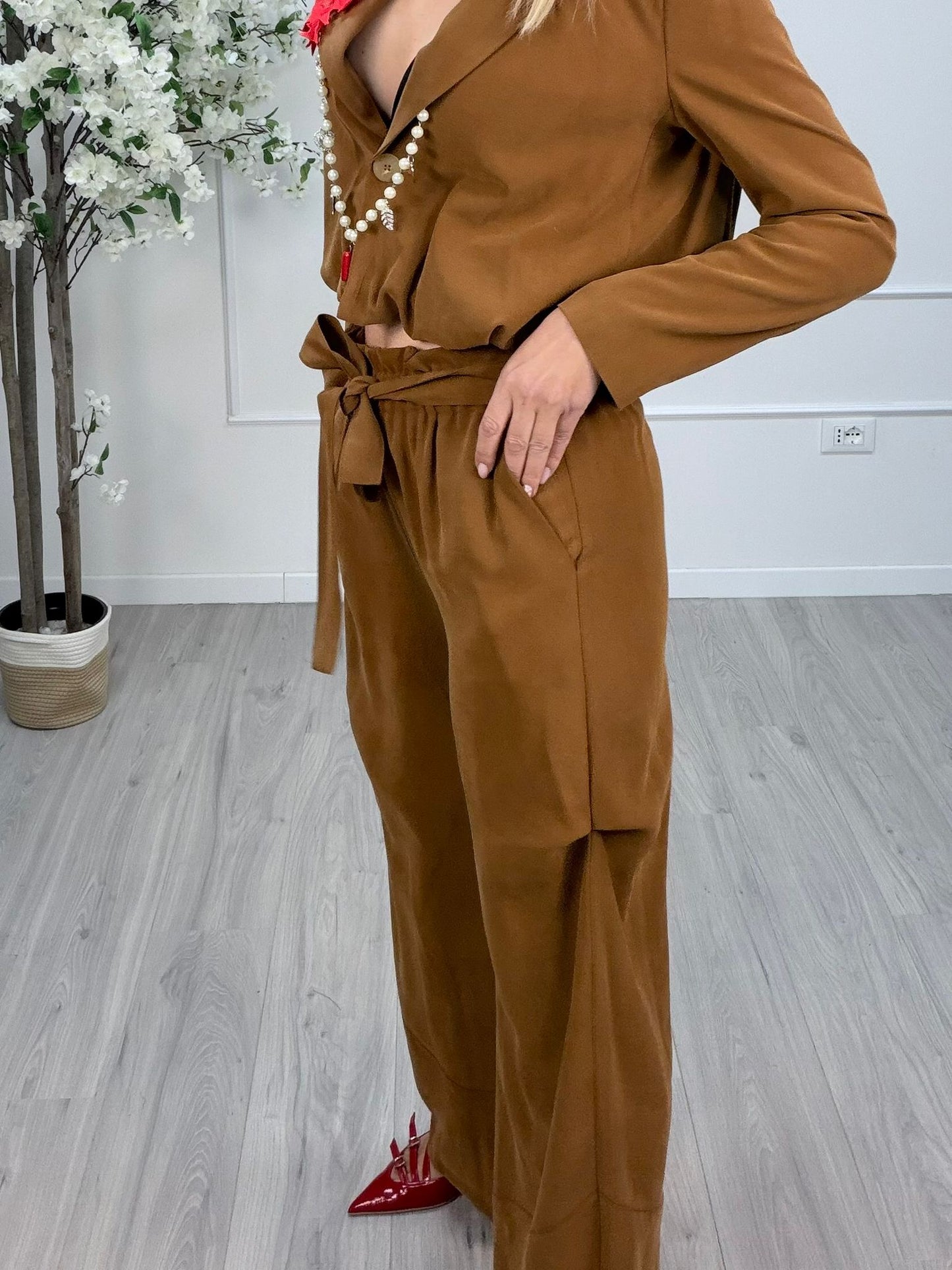 Pantalone Maryley fluido a vita alta color cammello