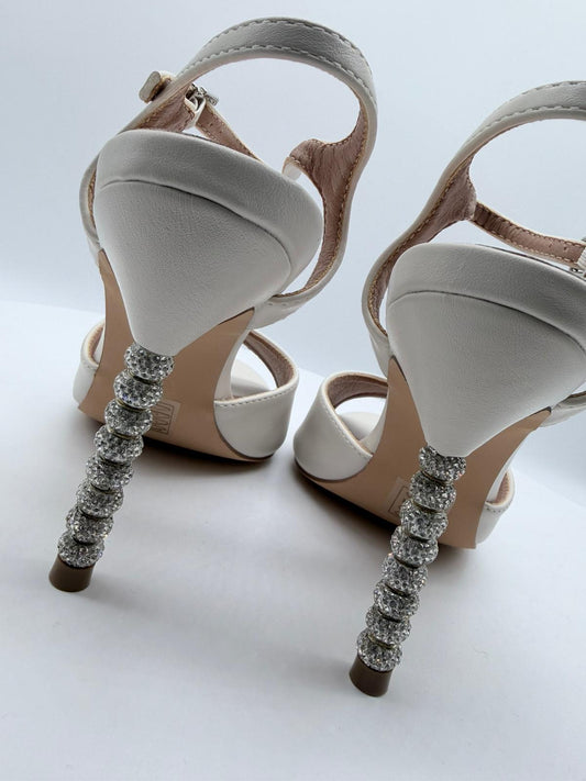 Sandali off white tacco gioiello con tacco brillantinato e design minimalista, stile sofisticato per ogni occasione.
