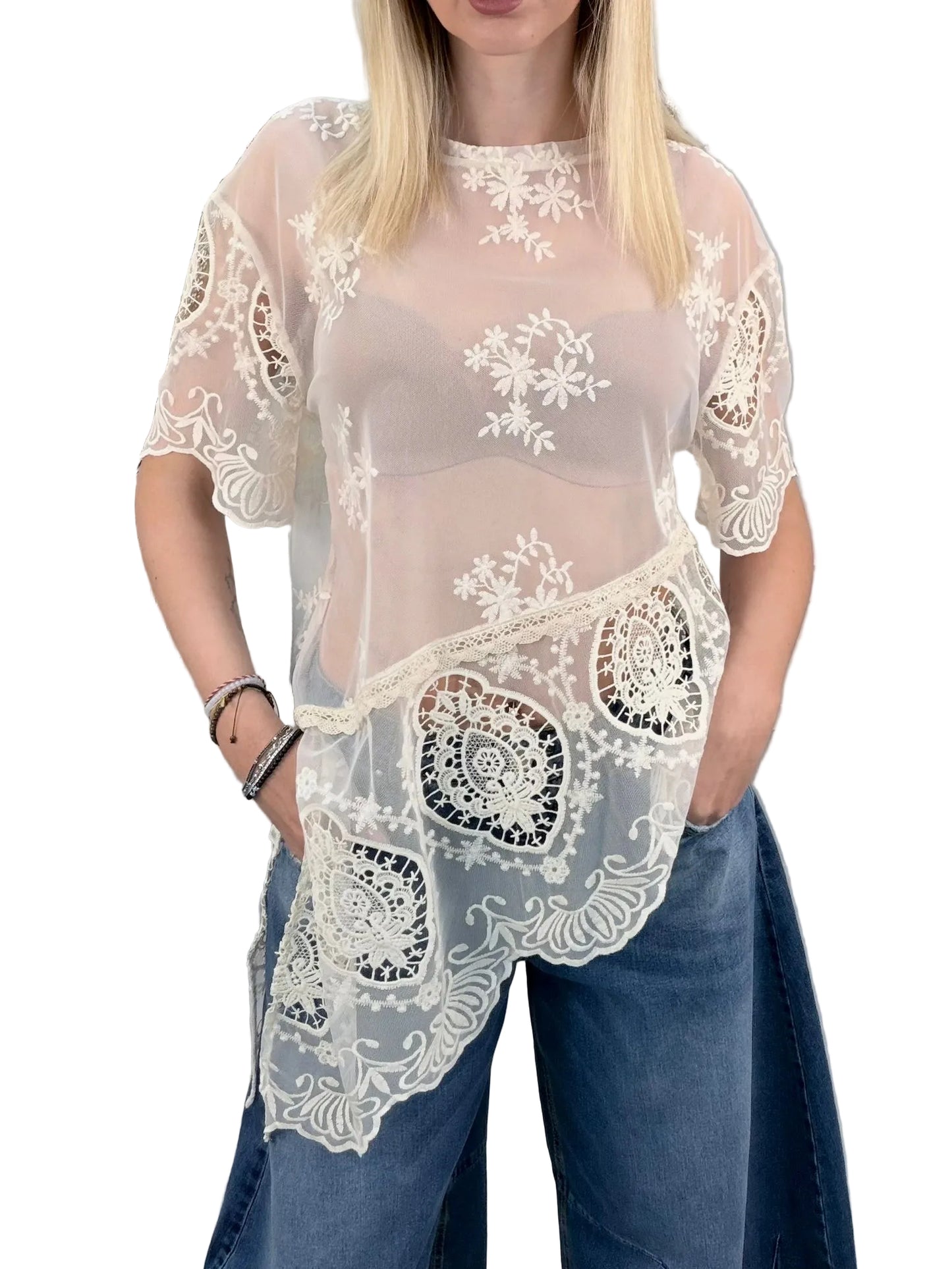 T-shirt Tensione In Asimmetrica in Pizzo – Burro