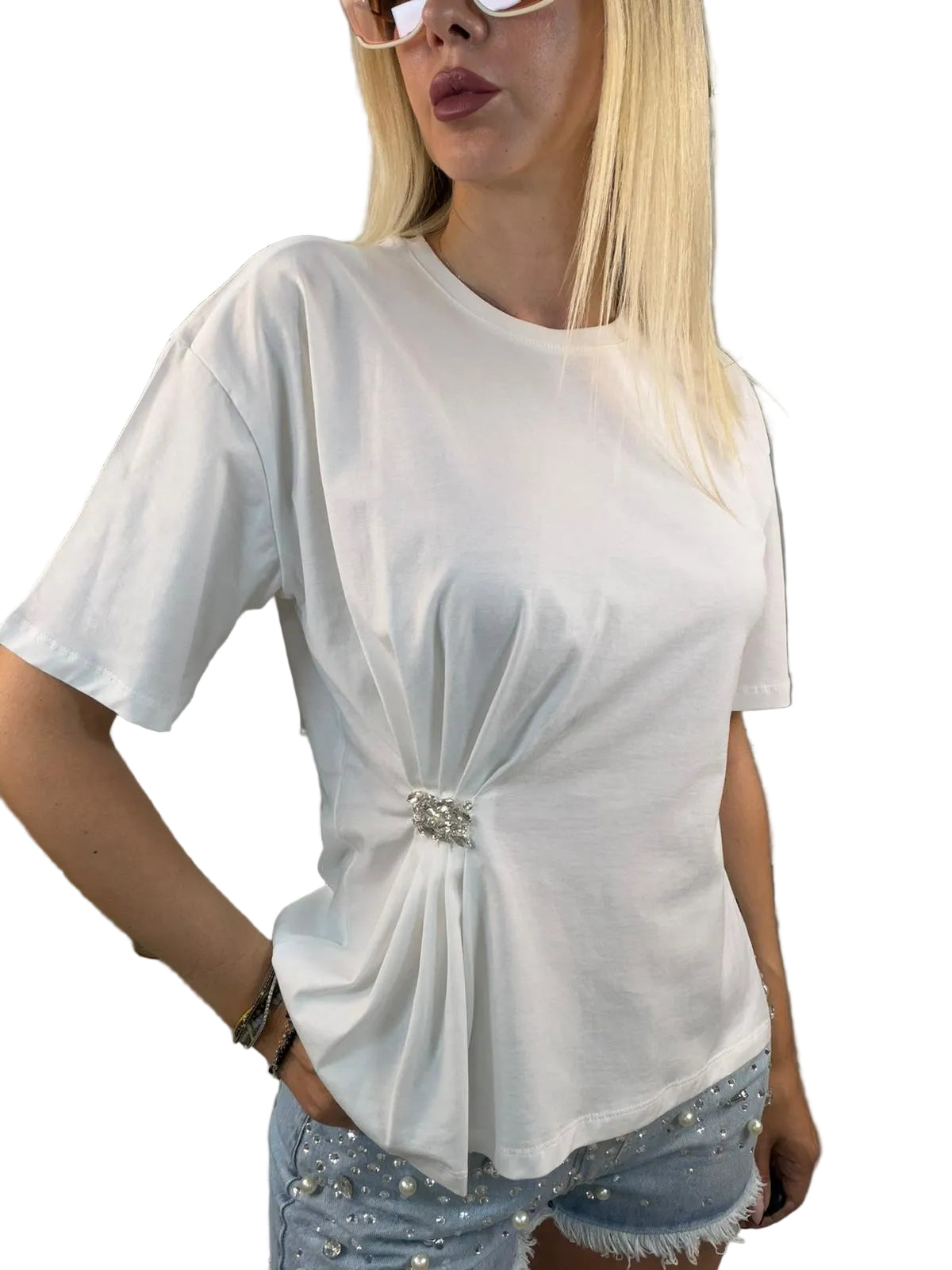 T-Shirt con Spilla Gioiello e Drappeggio – VICOLO