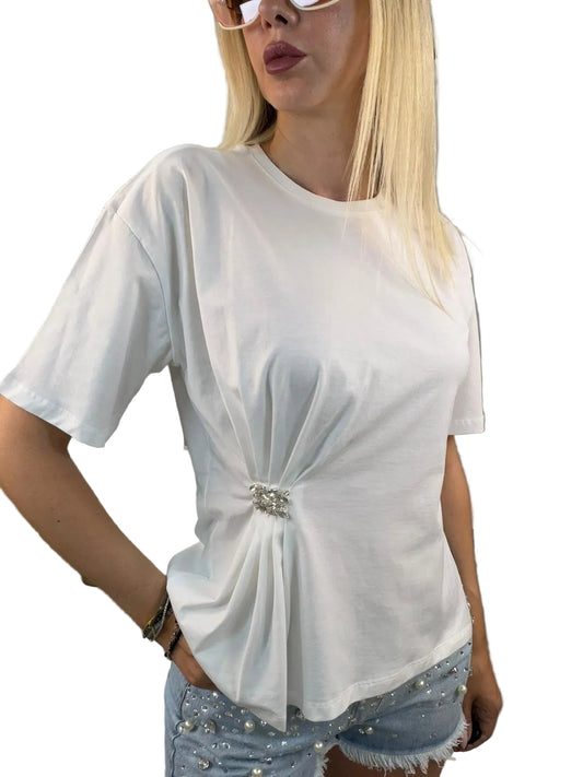 T-Shirt con Spilla Gioiello e Drappeggio – VICOLO